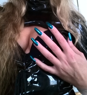  Mistress Mariella